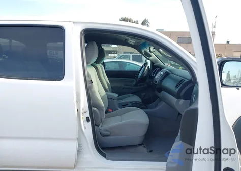 2011 Toyota Tacoma Base V6 z USA, uszkodzony, nr VIN 3TMMU4FN2BM031850